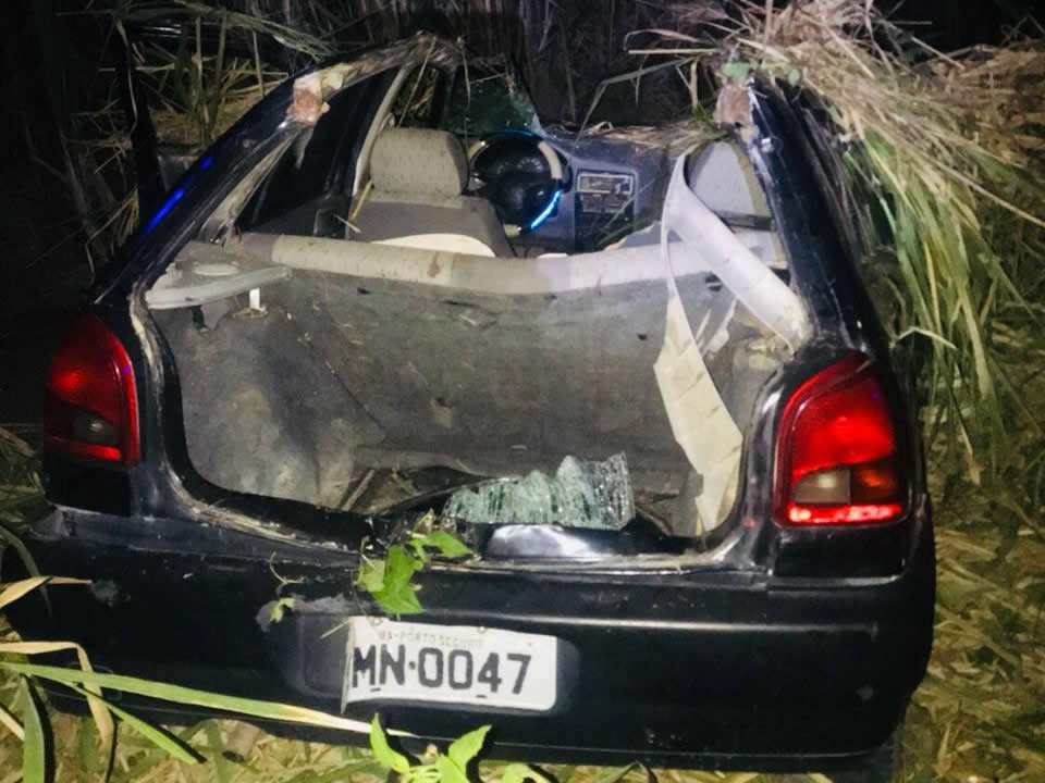 Família de Barrolândia sofre grave acidente ao se chocar com um cavalo na BA-275.