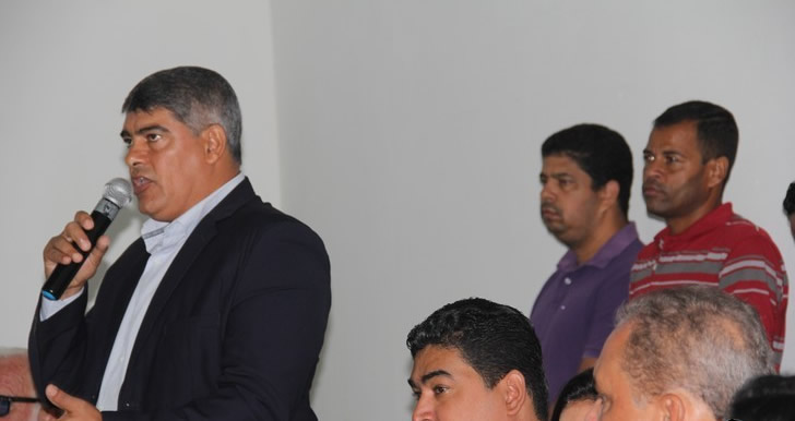 Prefeito de Cabrália empossa novos secretários e critica a gestão interina do Vice Carlos Lero.