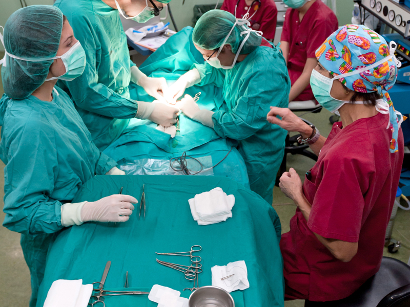 Cirurgiões pediatras encerram atendimento pelo SUS na Bahia.
