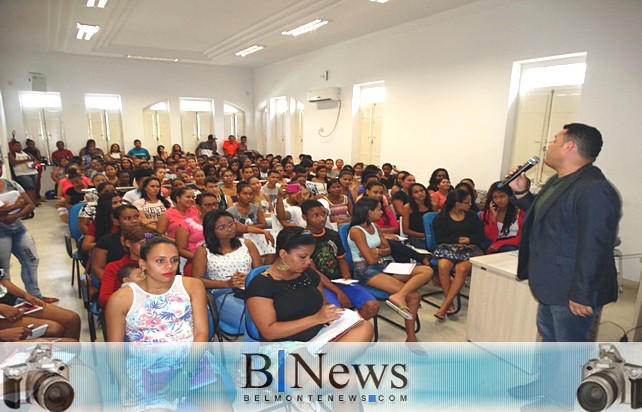 300 pessoas se formam em cursos nas áreas administrativas e de atendimento em Belmonte.