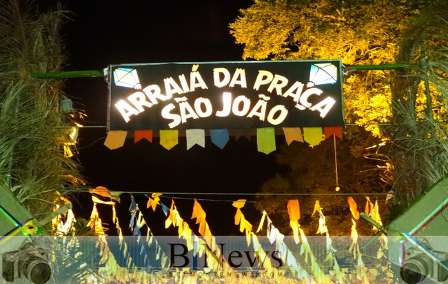 Arraiá da Praça São João tem sucesso de público em seu primeiro dia de festa.