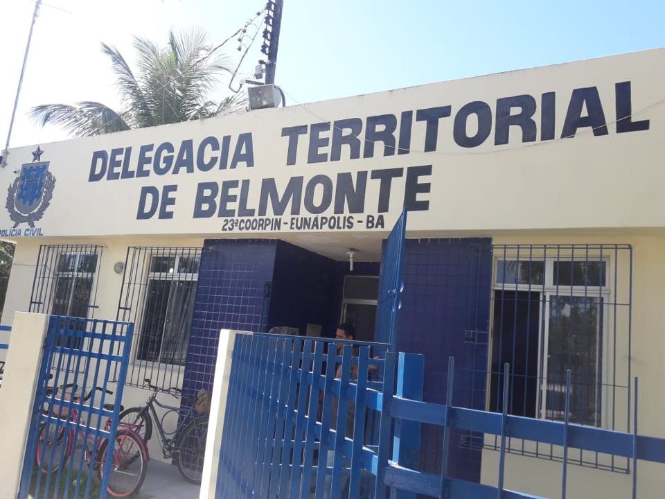 Prefeito Janival Borges visita obras de recuperação da Delegacia de Belmonte.