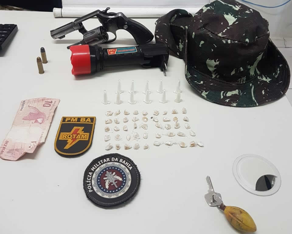 PM prende dois homens por tráfico de drogas no Bairro Vila Jardim.