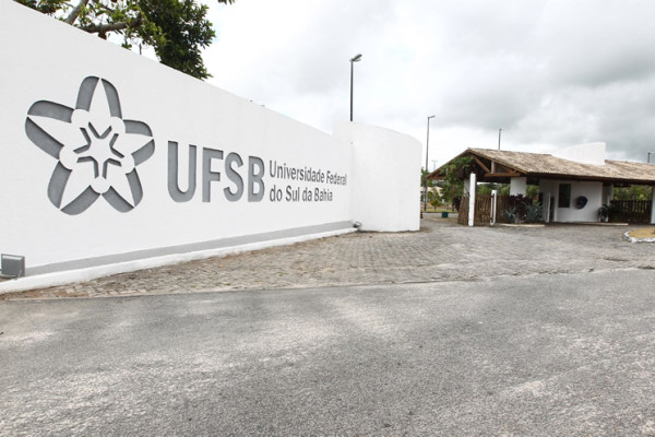 Teixeira: Alunos de medicina da UFSB ameaçam greve por ficarem sem aulas práticas.