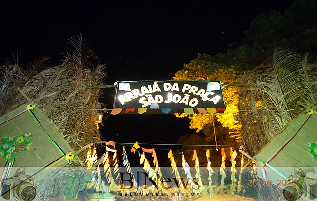 Arraiá da Praça São João fecha sequência de festas juninas em Belmonte com chave de ouro.