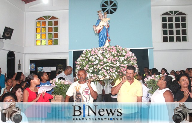 Procissão e missa, encerram as homenagem a Nossa Senhora da Cabeça em Barrolândia.