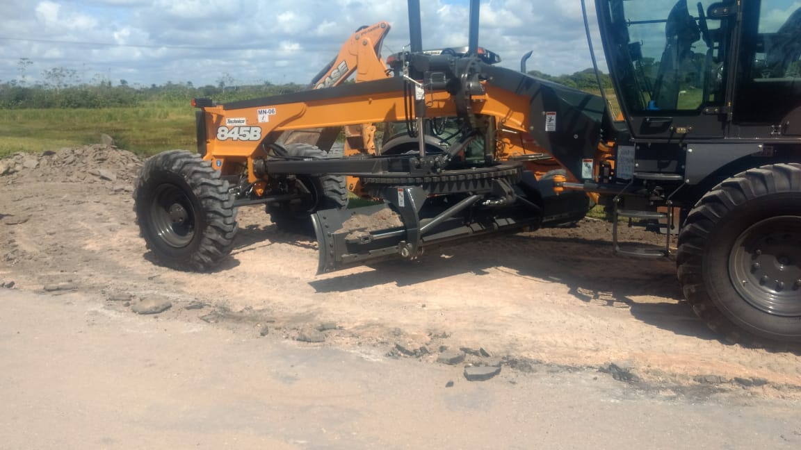 Asfalto danificado da BA-001 começa a ser retirado para o recapeamento.