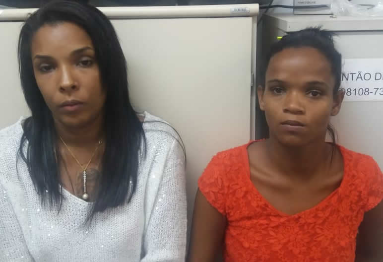 Polícia Militar prende duas mulheres com 43 celulares furtados na Orla de Porto Seguro.