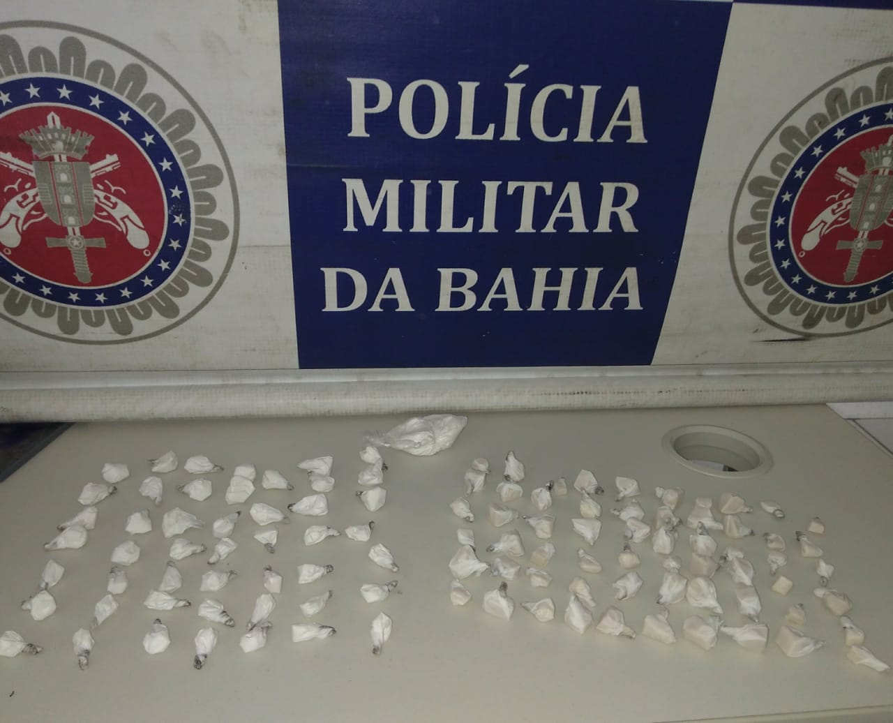 Polícia Militar realiza importante apreensão de drogas em Porto Seguro.