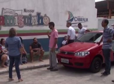 Prefeitura de Cabrália demite 82 auxiliares escolares que atuavam como cuidadores de crianças especiais..