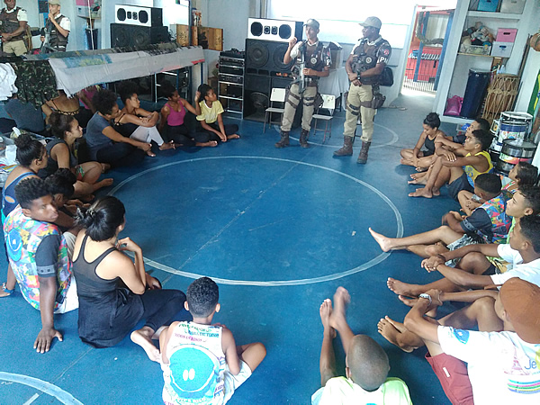 PM ministra palestra sobre os perigos das drogas para jovens atendidos pela Equipe Riso.