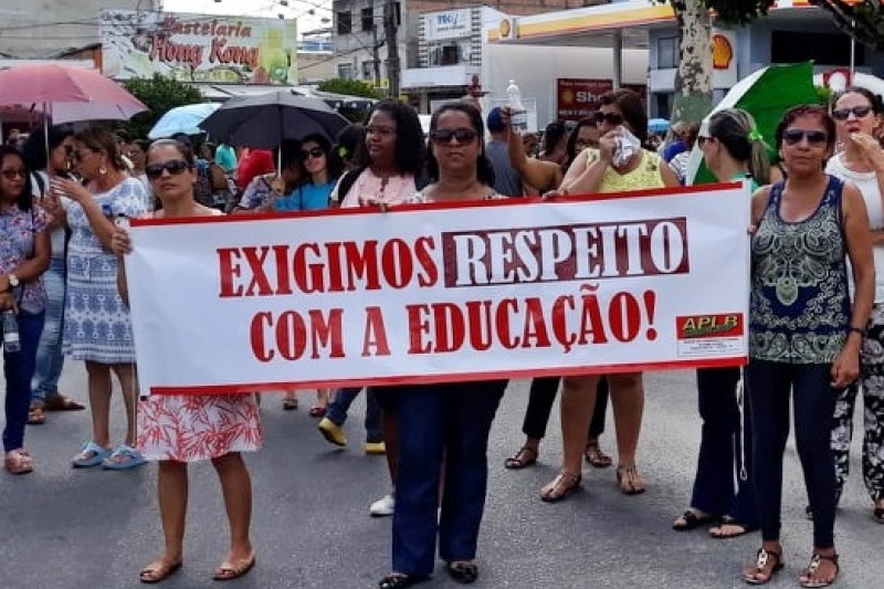 Professores de Eunápolis ameaçam entrar em greve na próxima semana.