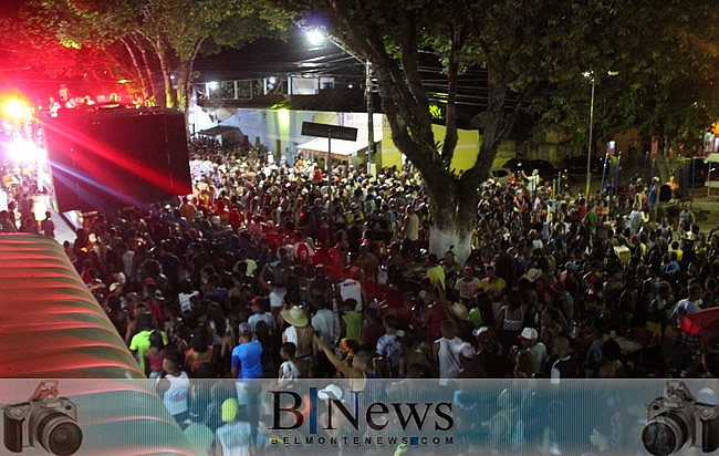 Grande multidão acompanha o último “ARRASTÃO” do Carnaval 2019 em Belmonte.
