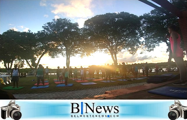 Comunidade belmontense participa de aulão de Pilates ao pôr-do-sol do Rio Jequitinhonha.