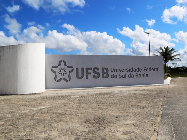 UFSB informa que reduzirá investimentos em pesquisas para pagar contas de energia e água.