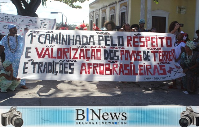 Movimento afros promovem passeata em protesto contra o preconceito religioso.