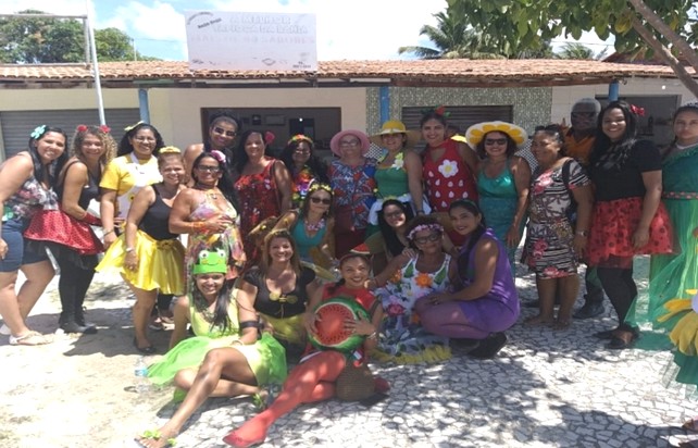 Desfile da Primavera marca a chegada da estação das flores em Coroa Vermelha.