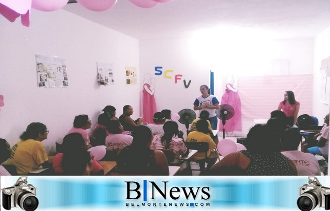 Mulheres de Barrolândia assistem palestras de conscientização do câncer de mama.