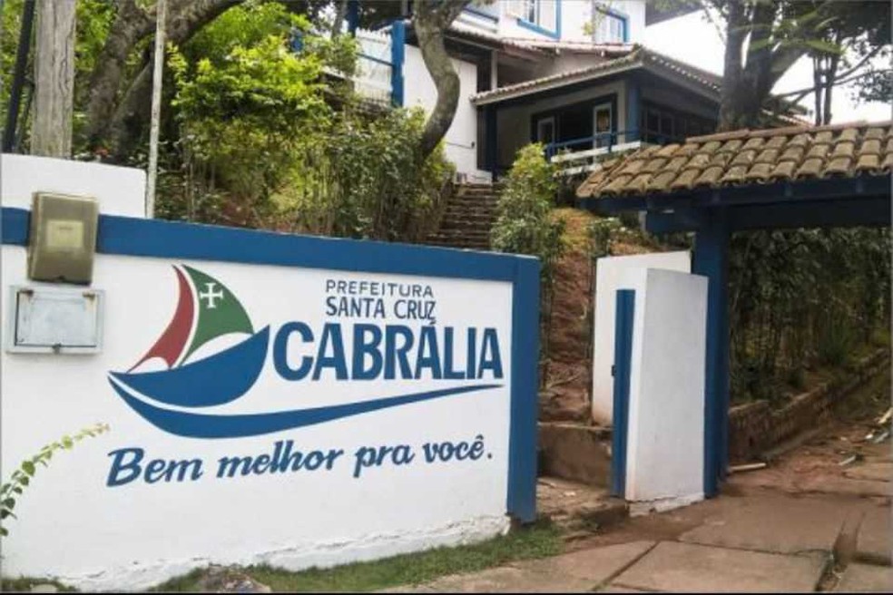 TCM multa prefeito de Santa Cruz Cabrália por acumulação de cargos por servidores.