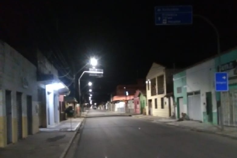 Ruas vazias marcam o primeiro dia do toque de recolher em Belmonte.