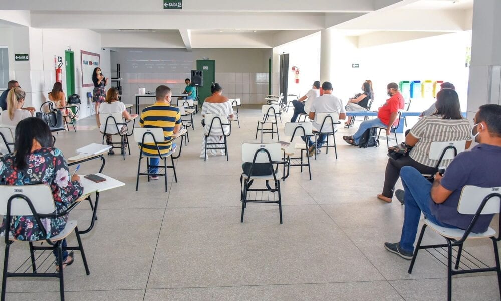 Porto Seguro discute retorno das aulas na rede municipal.