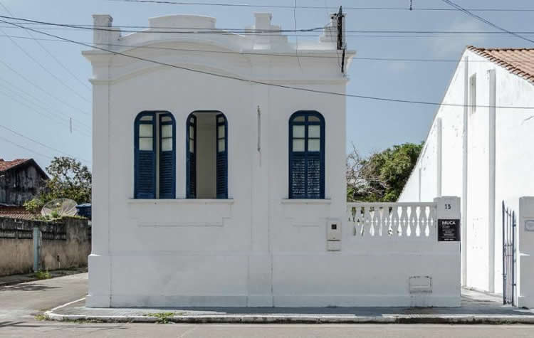 Mundo do designer nacional comemora a reabertura do Museu das Cadeiras em Belmonte.