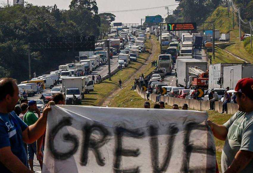 Caminhoneiros confirmam greve e alegam situação pior que a de 2018.