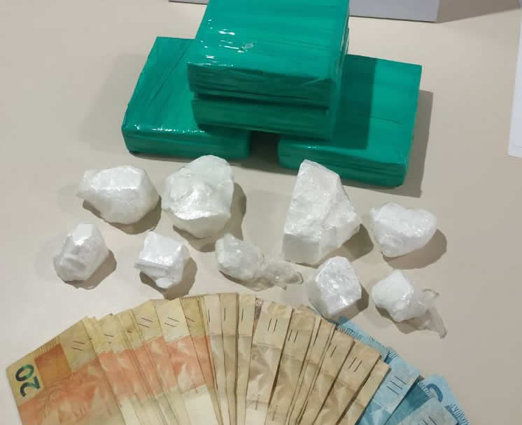 PM prende quase 2,5 Kg de cocaína em Porto Seguro.
