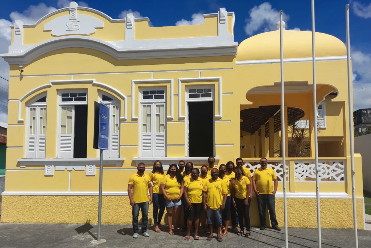 Servidores da Câmara recebem novos uniformes e melhorias para exercer suas funções.