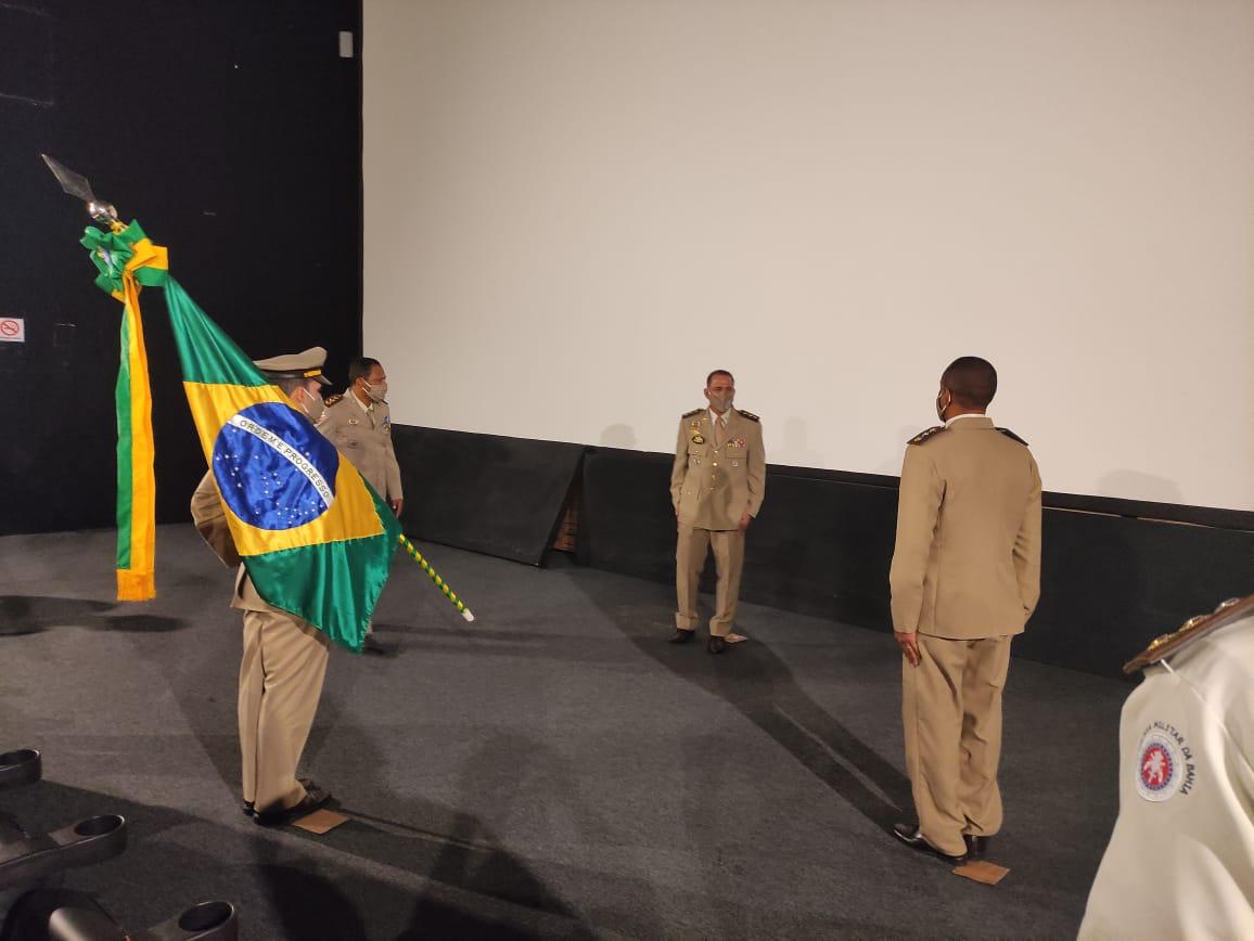 Major Neri assume o comando da 18ªCIPM/Periperi e felicita o novo comandante de Belmonte. 5