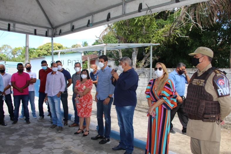 Prefeito Agnelo Santos comemora 100 dias de novo governo inaugurando obras em Santa Cruz Cabrália.