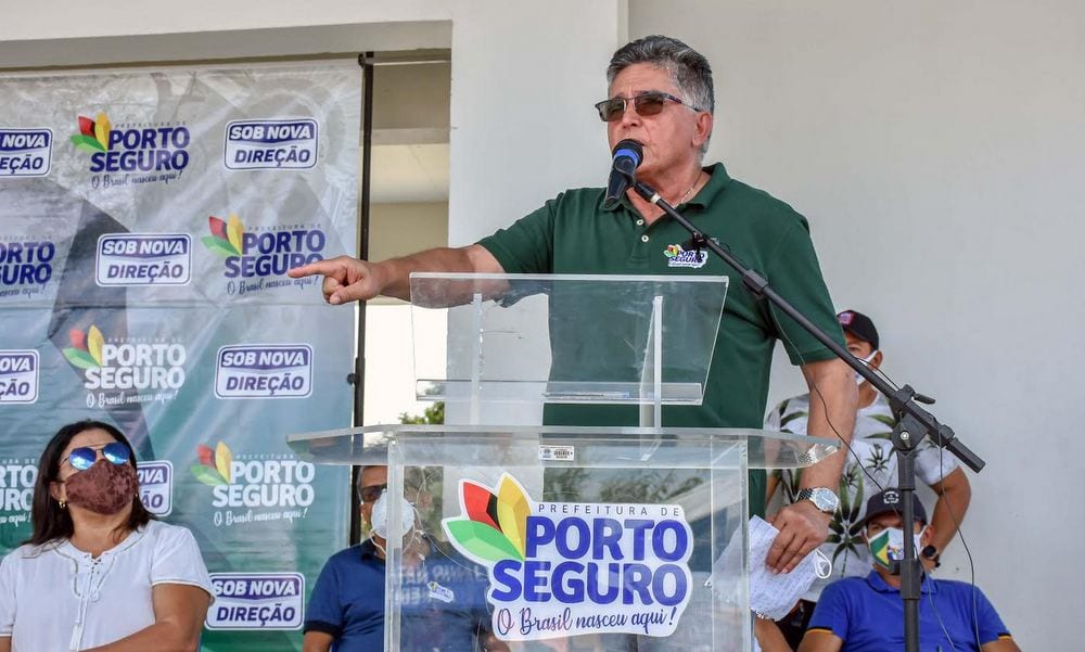 Prefeito e deputado se reúnem com agricultores e anunciam regularização fundiária em Porto Seguro.