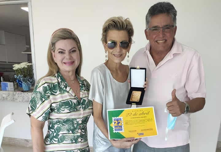 Prefeito Jânio Natal e sua esposa recebe a Pastora e Cantora Ludmila Ferber.