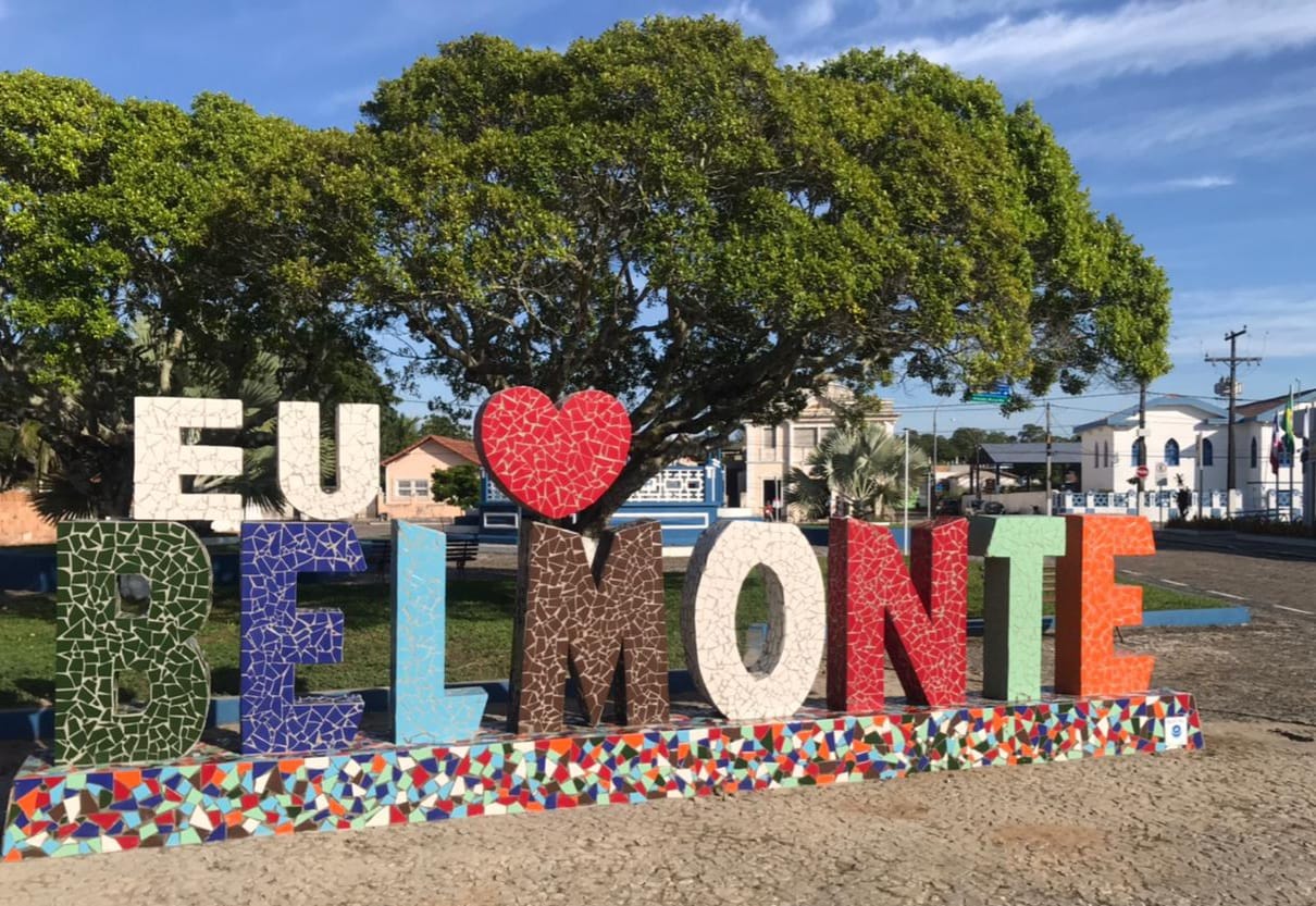 Equipe Riso presenteia Belmonte com um lindo letreiro em homenagem à cidade.