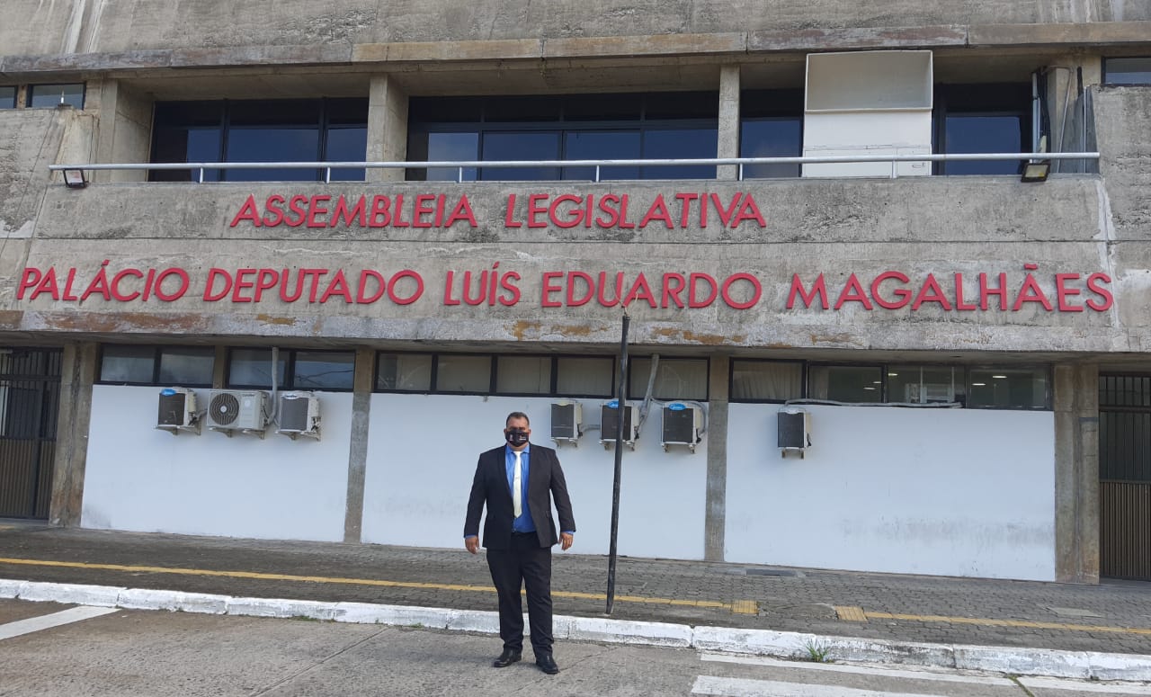 Presidente da Câmara realiza visitas políticas e contatos importantes na capital baiana.