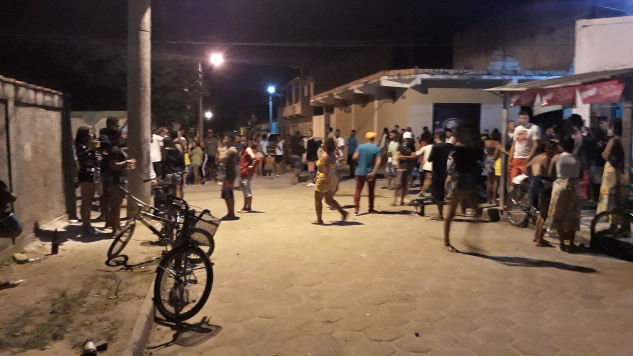 PM acaba com festa e aglomeração no Distrito de Barrolândia.