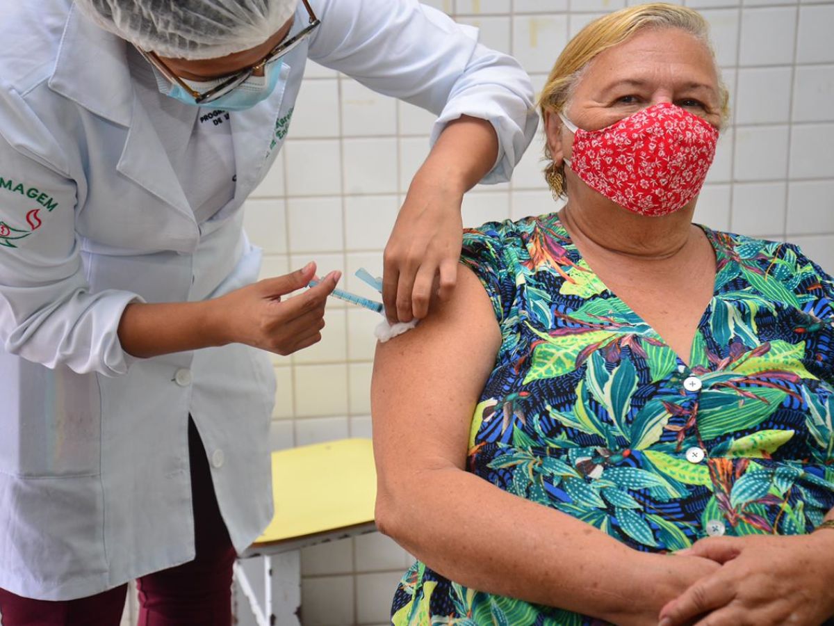 Prefeitura de Belmonte realiza mutirão de vacinação contra o COVID-19.