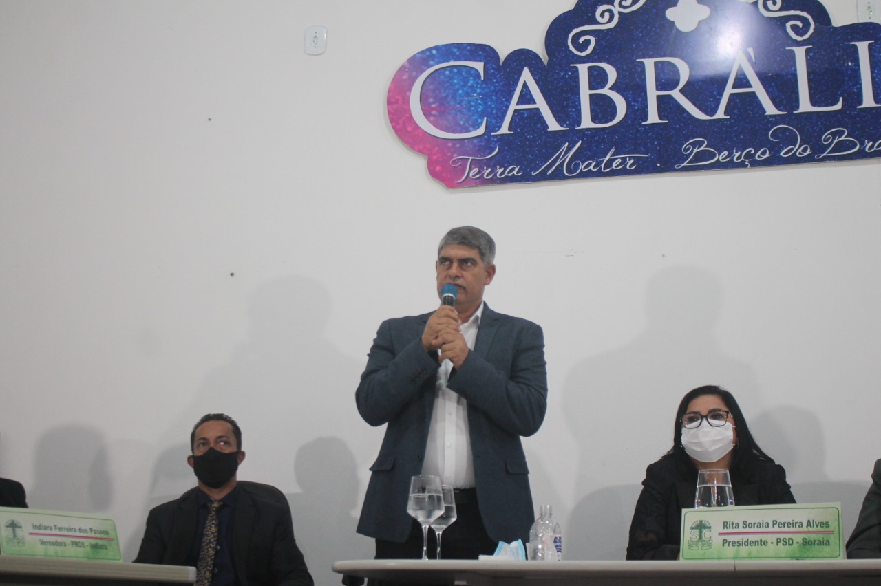 Agnelo Santos reassume a Prefeitura de Santa Cruz Cabrália.
