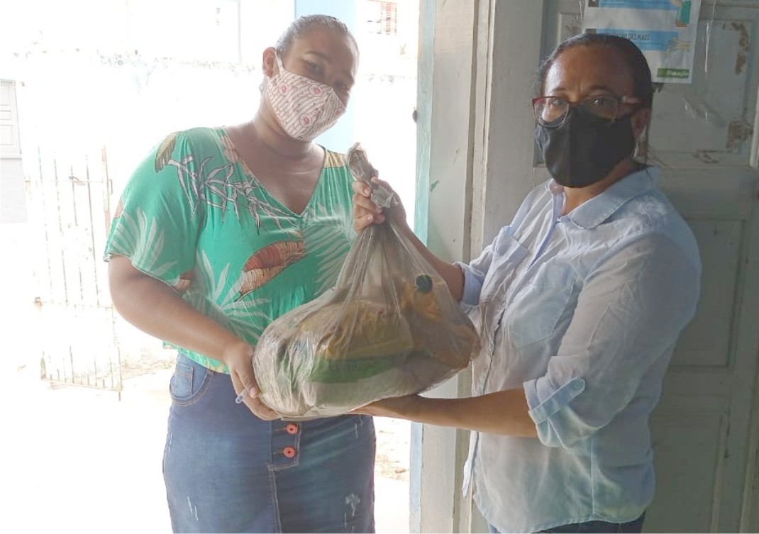 Prefeitura de Belmonte começa a distribuir kits alimentação para alunos da rede municipal.