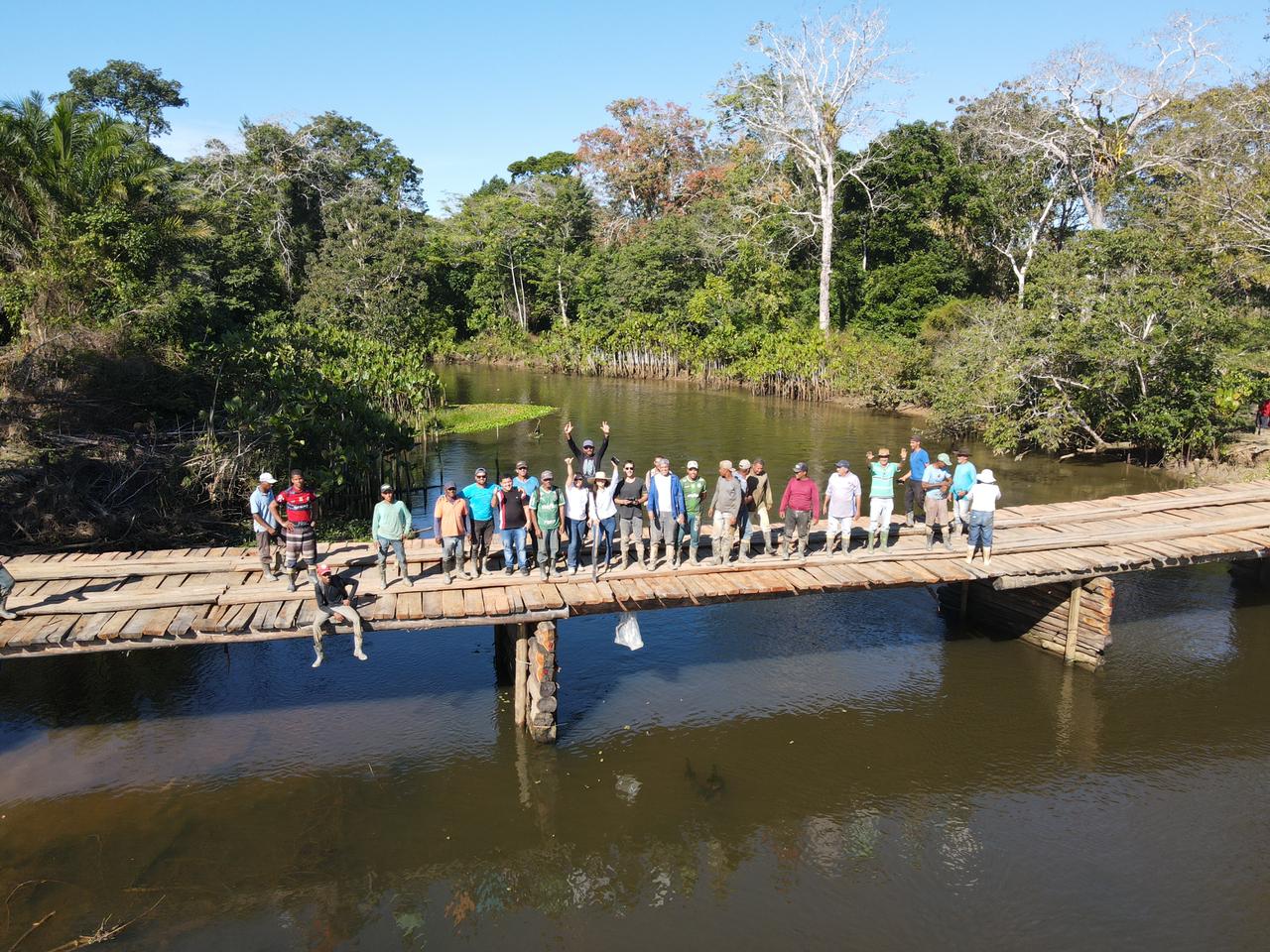 Iniciativa popular dá início à construção da estrada Belmonte X Canavieiras.