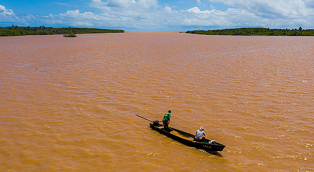 Veracel oferece suporte e mantém diálogo com associações e Colônias de Pescadores.